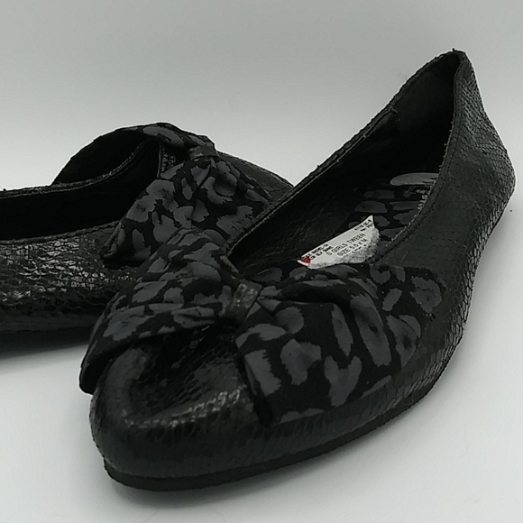 COCO Jumbo Black Snake Skin Pointed Toe Flat Shoe - Picture 11 of 12